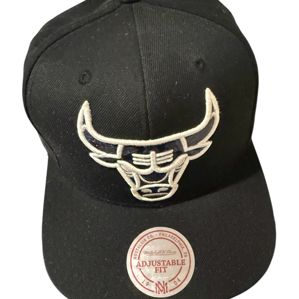 Mitchell  Chicago Bulls Ness Black Cap with White Logo